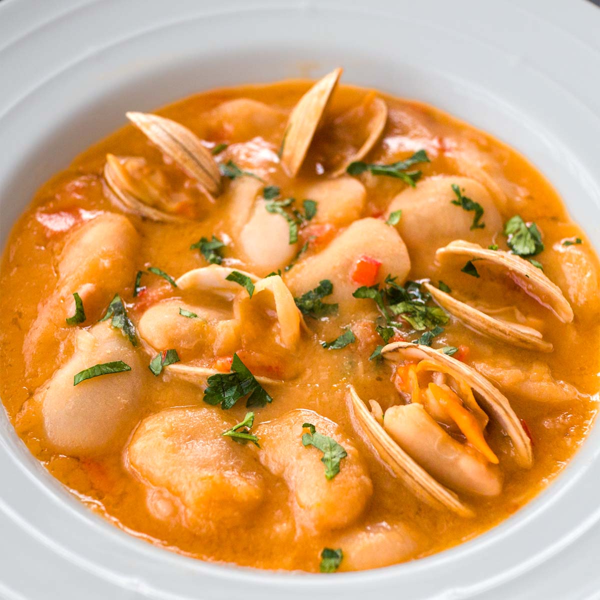 Spanish Bean Soup with Clam (Alubias Blancas con Almejas)