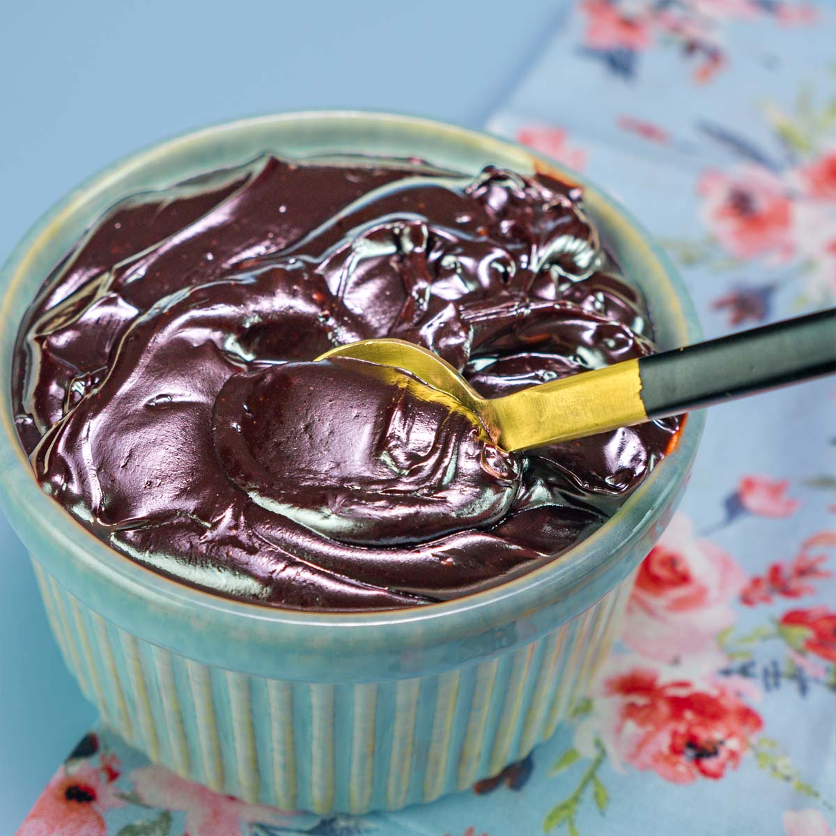 Chocolate frosting with cocoa powder