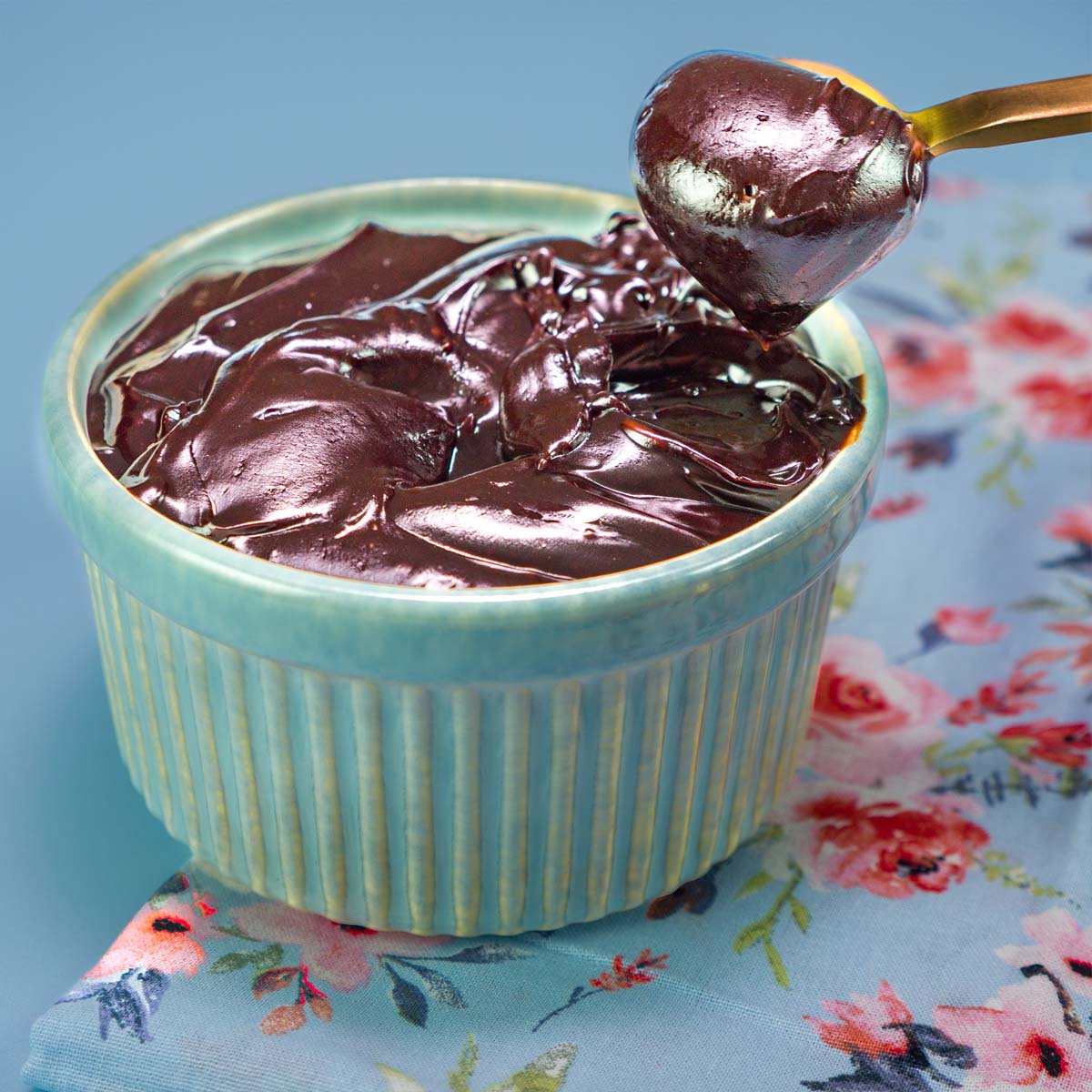 Chocolate frosting with cocoa powder