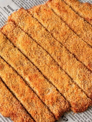 Close-up of sliced 4 ingredient ground chicken cutlets with a crisp panko coating.